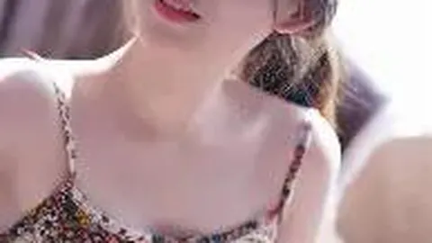 霍建华与林心如携双方家长欢聚一堂，温馨画面婆婆亲吻爱妻脸颊